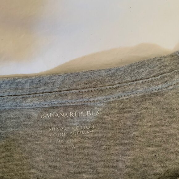 Banana Republic Supima Cotton Graphic Tee – “Tout est Magique” – Size M - Picture 2 of 2